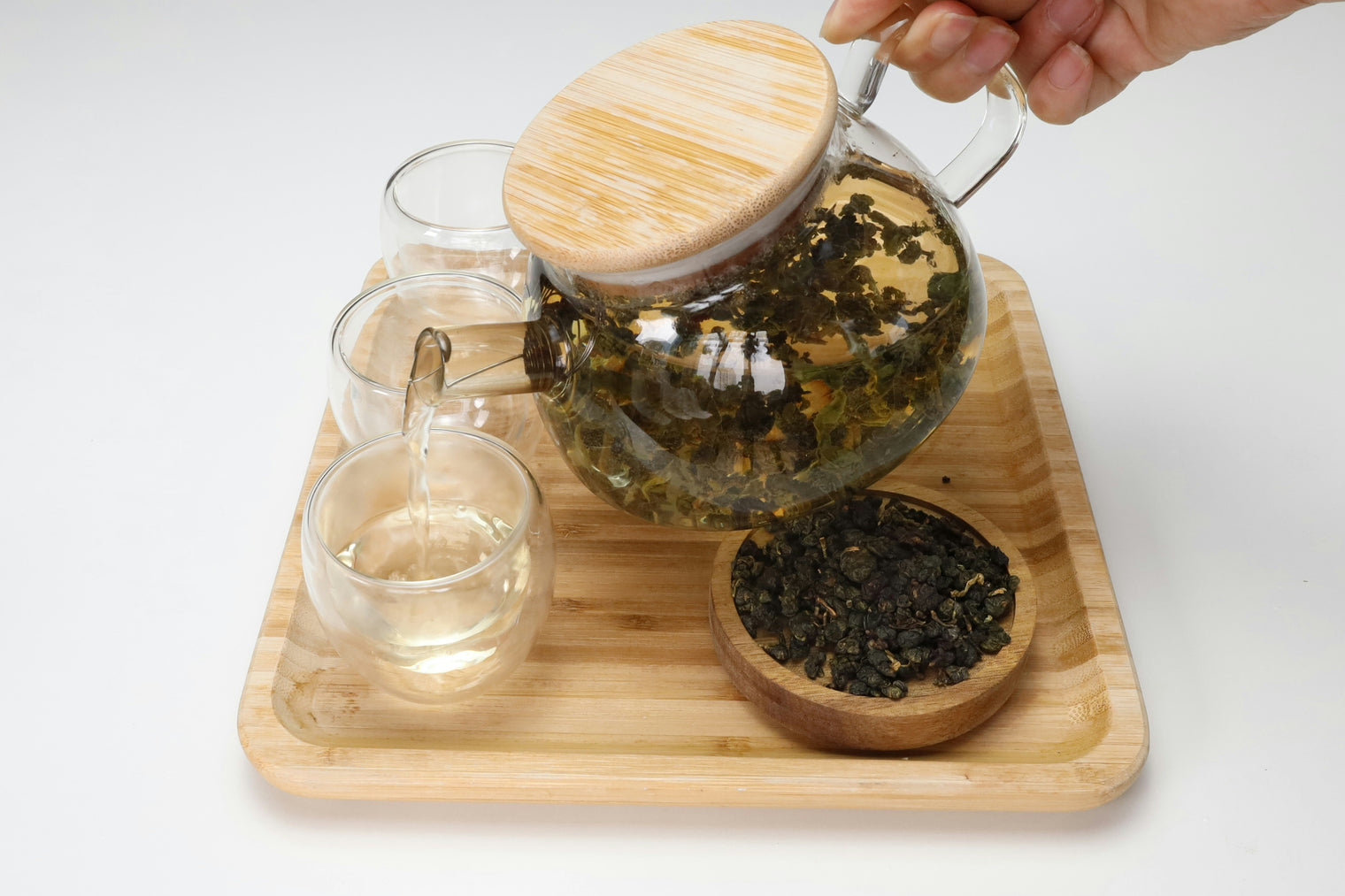 Oolong tea with caffeine being poured.